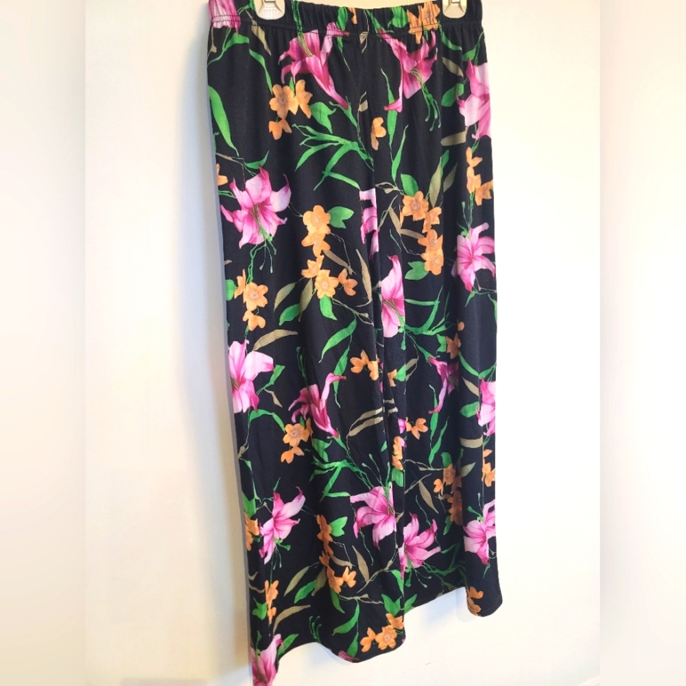 Floral Pants - Picture 2 of 7